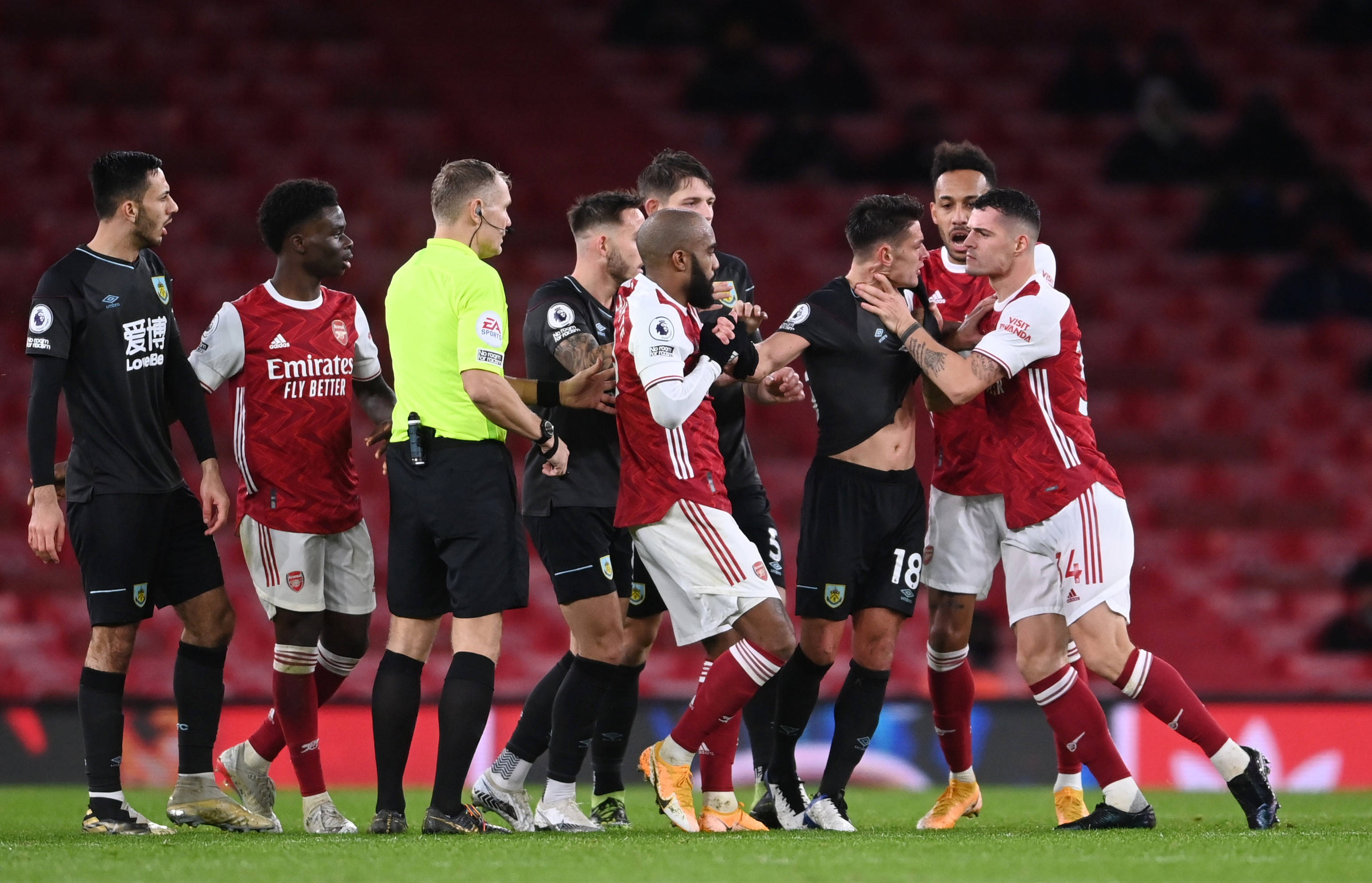 展球员的身 展球员的身